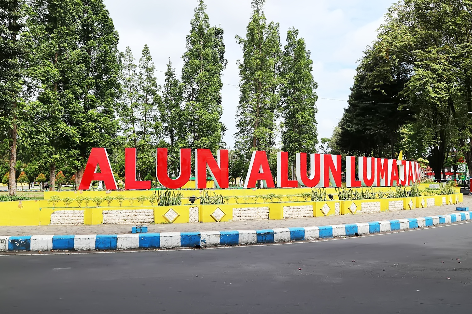 Travel Lumajang-Surabaya (PP): Solusi Tepat Waktu untuk Bisnis & Bandara
